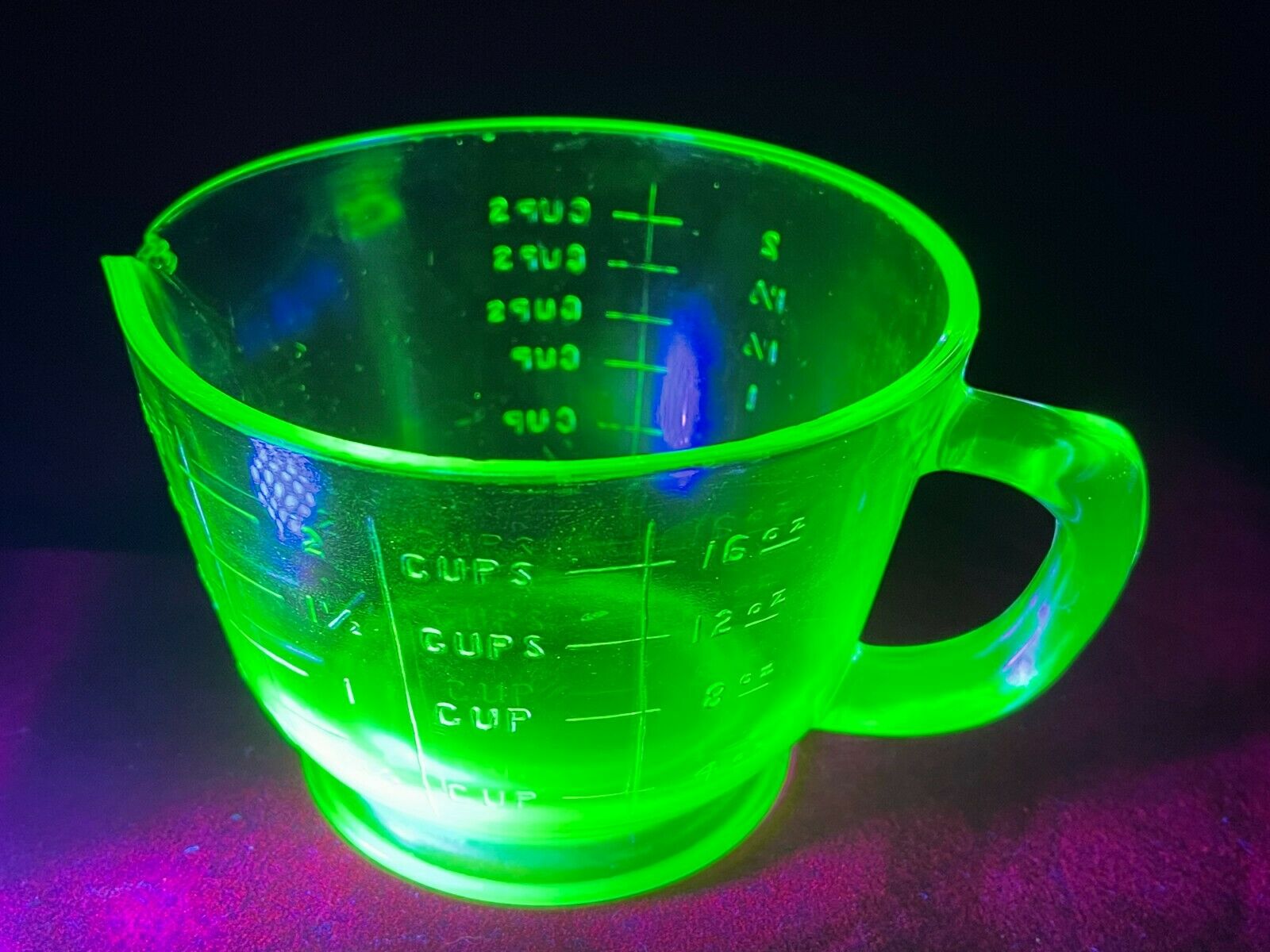 Vintage Green Glow Uranium Vaseline Depression Glass 16oz. 2 Cup Measuring Cup